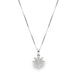 Gargantilla de Oro Blanco Orla con 31 Diamantes Naturales H.SI (Blanco Small Inclusions) de 0,33 Kt. en Total. Diamante Natural Central de 0,08 kt. Calibre Orla 09,90 mm. Cadena Malla Veneciana Calibre 0,50 mm. Largo 45 cm. Cierre de Reasa. 8BRSGA38K2123B45