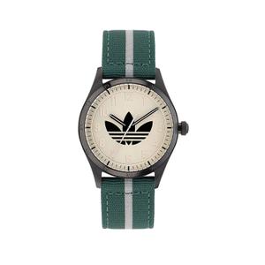 Reloj Adidas para Hombre con Caja de Acero Pavonado Negro con Correa de Tela Verde con Línea Gris en el Centro. Esfera Blanca con Números Árabes y Palos con Logotipo Negro en el Centro. Bisel Liso. Sumergible 50 metros. Caja de 42 mm AOSY23042