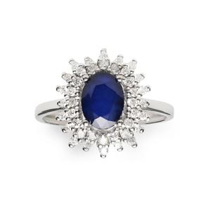 Sortija de Oro Blanco Orla con 40 Diamantes Naturales H.SI-2 (Blanco Small Inclusions 2) de 0,43 Kt. en Total y Zafiro Fino Talla Oval Calibre 08 x 06 mm. Engarce en Cuatro Garras. Orla Calibre 15 x 13 mm. Aro Liso. 0BRSSR08L65ZAN12