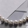 Cómo combinar collar de perlas con pendientes
