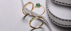 El anillo con piedra verde: significado y curiosidades