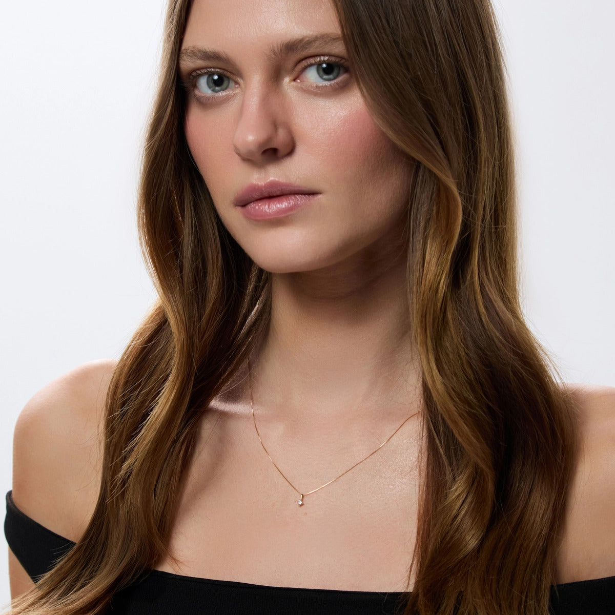 Collar de oro 18K diamante natural 0.06 ct. 2 mm SUN