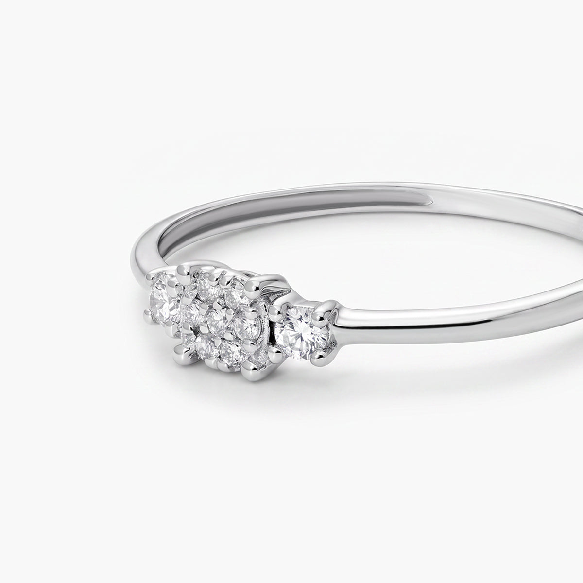 Anillo de oro blanco 18K diamante natural 0.1 ct. 