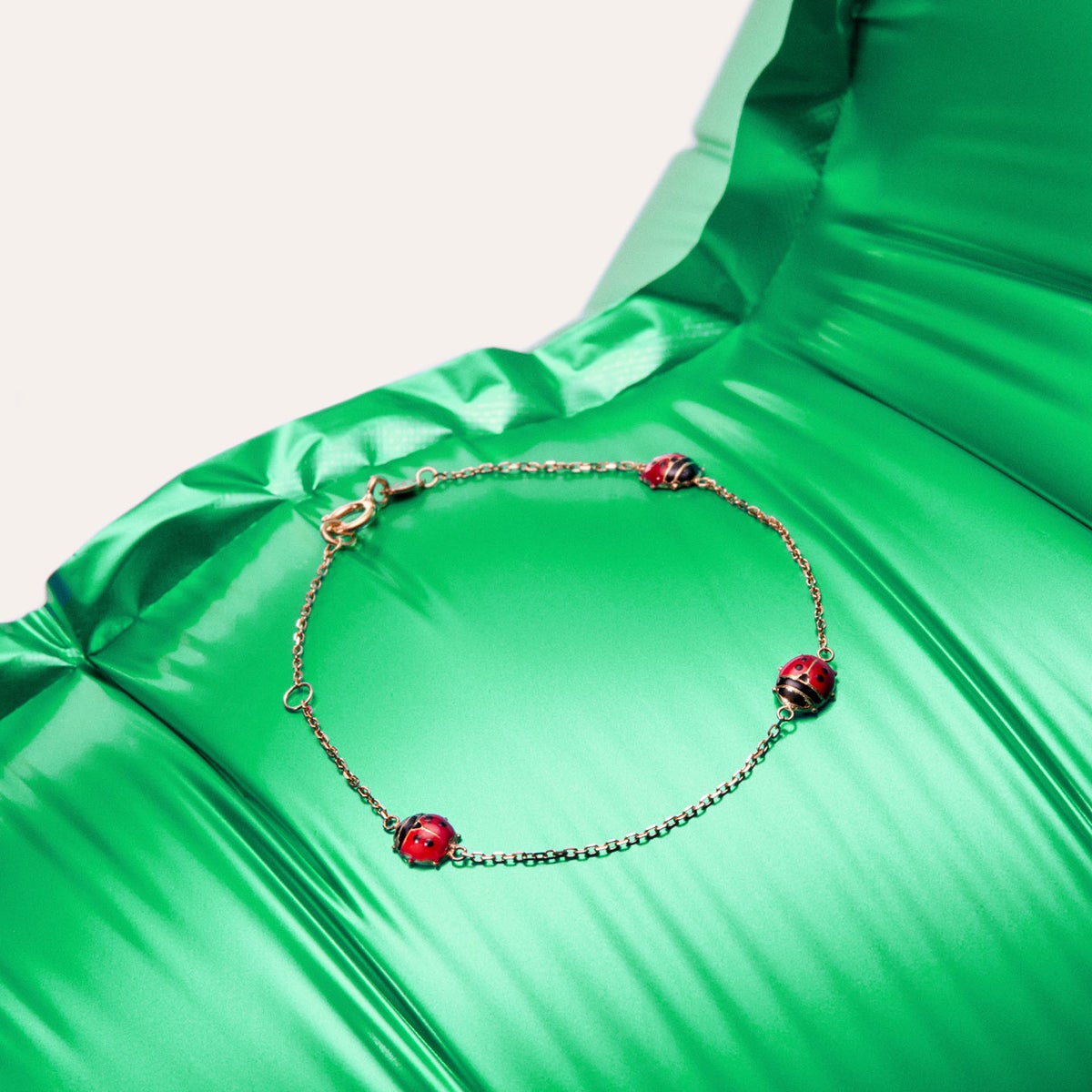 Pulsera infantil de oro 18K mariquitas 13-15 cm