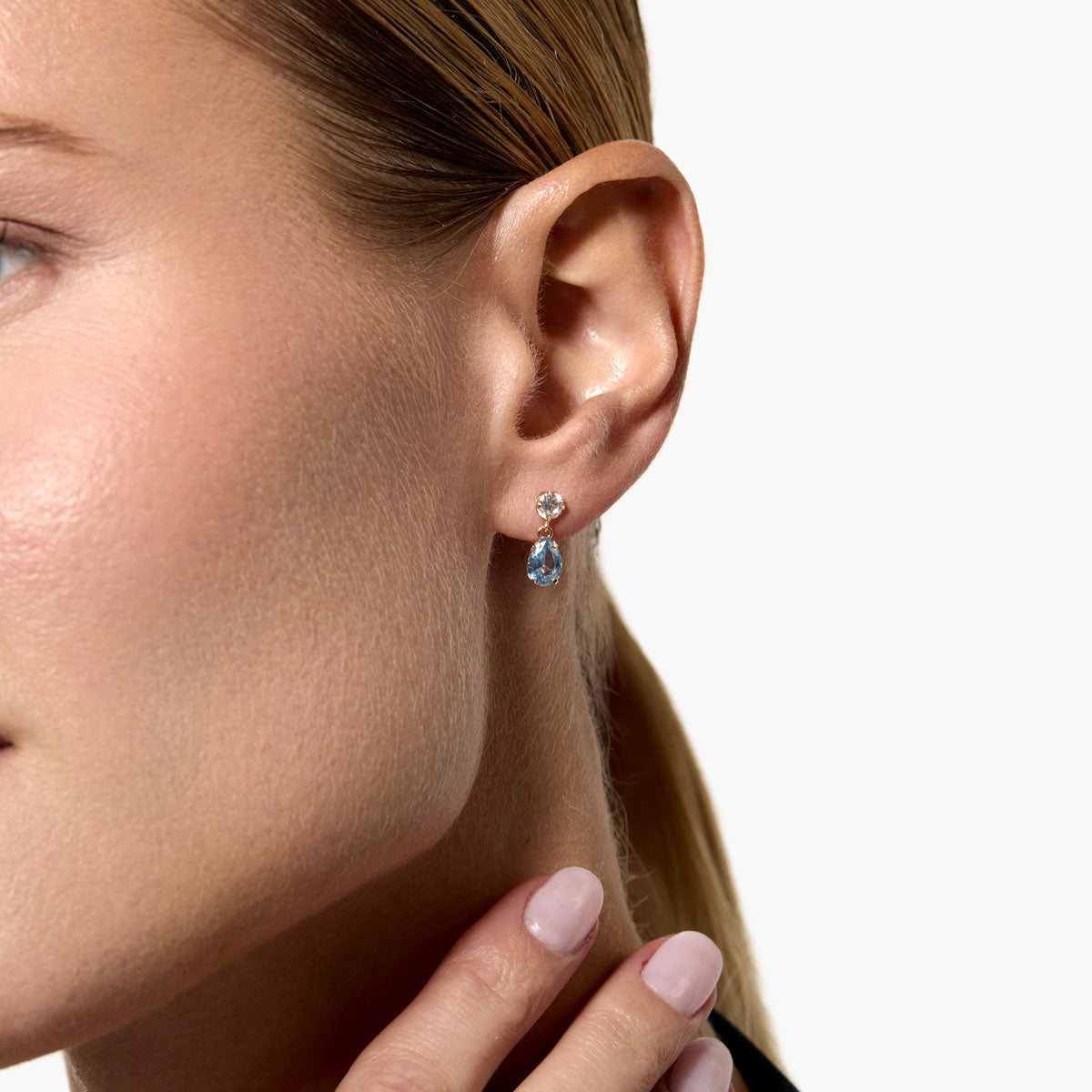Pendientes largos de oro 18K circonitas azul y blanca 13 mm
