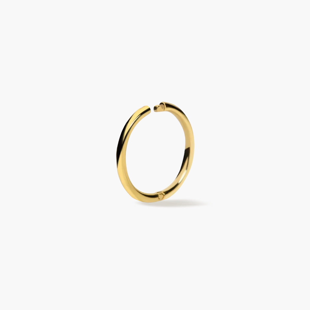 Piercing de oreja de oro 18K aro 8 mm