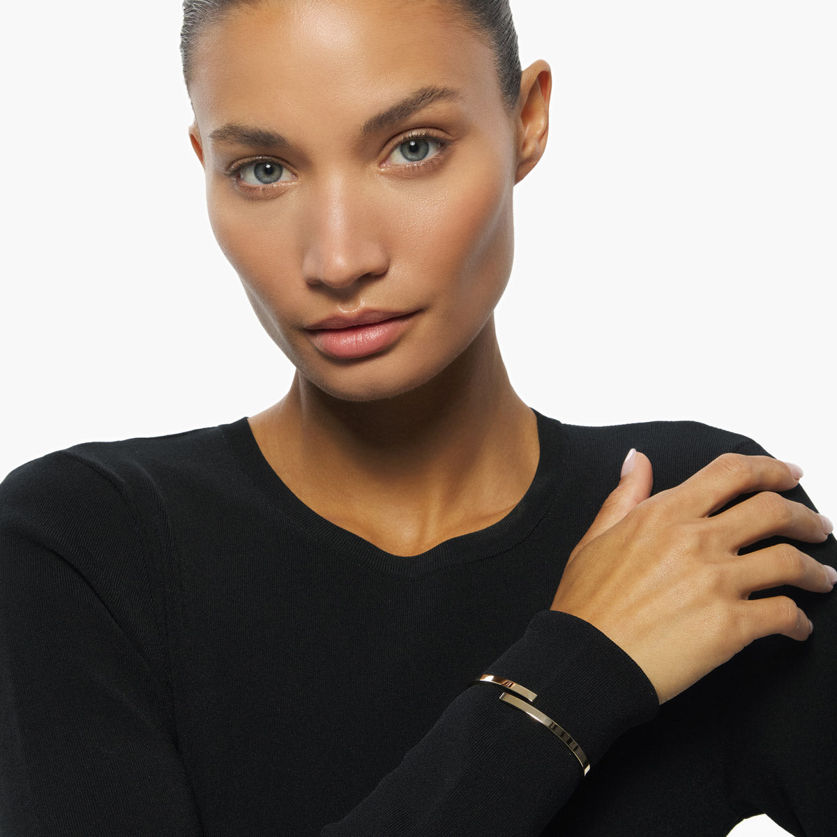 Pulsera rígida cuadrada de oro 18K 63x50 mm