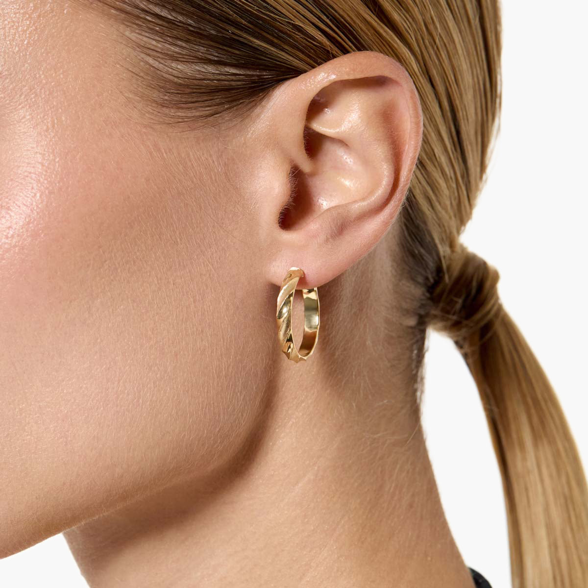 Pendientes de aro media caña rizado de oro 18K 30 mm