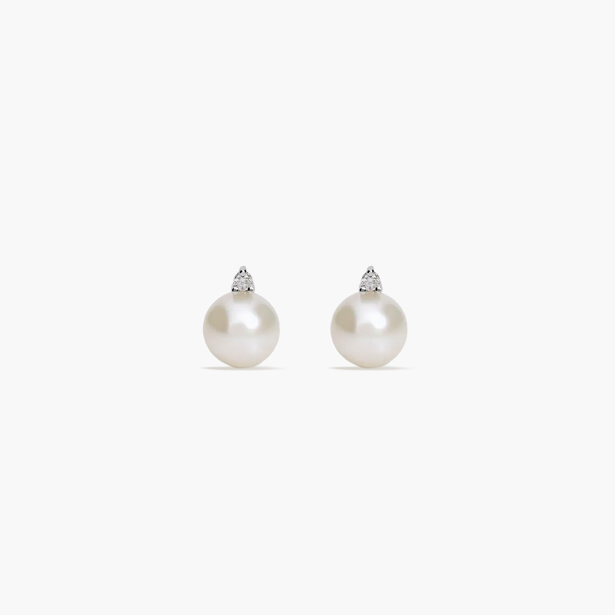 Pendientes de oro blanco 18K diamante natural 0.04 ct. con perlas 7 mm