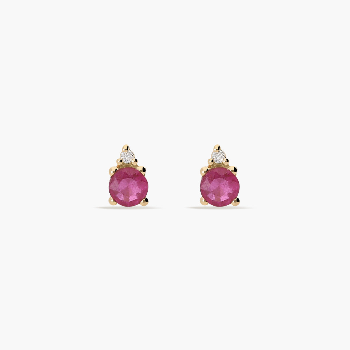 Pendientes de oro 18K diamante natural 0.02 ct. rubí 4 mm MAGMA