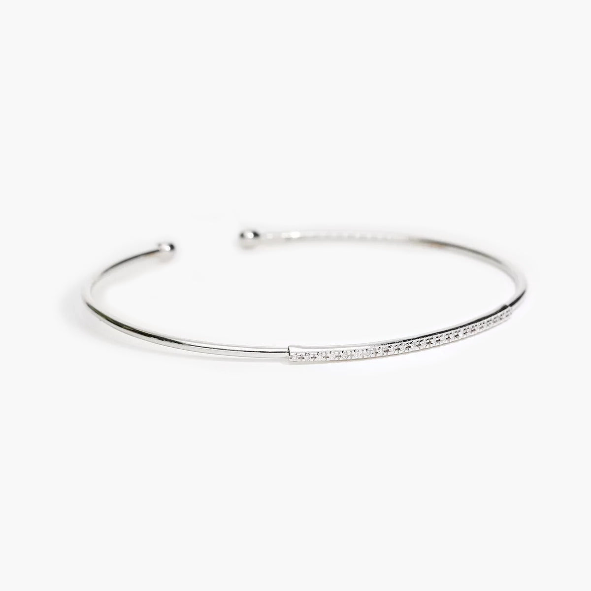 Pulsera rígida redonda de oro blanco 18K diamante natural 0.12 ct. 62x48 mm