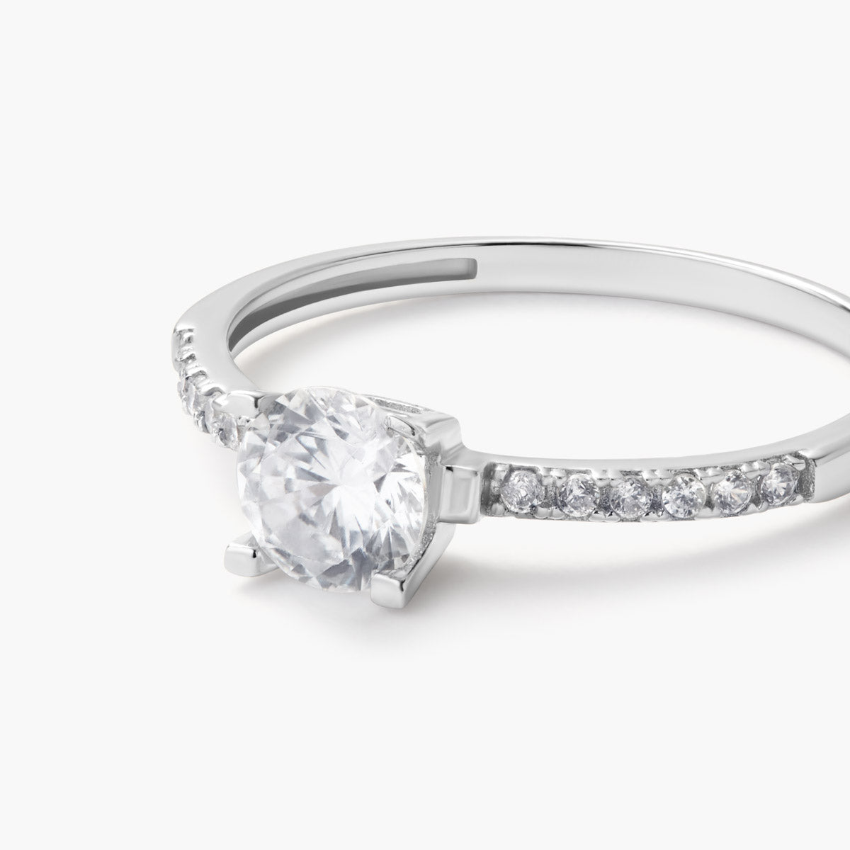 Anillo de oro blanco 18K 