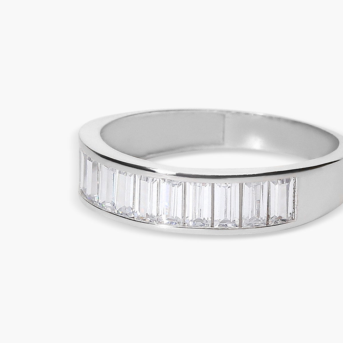 Anillo de oro blanco 18K 