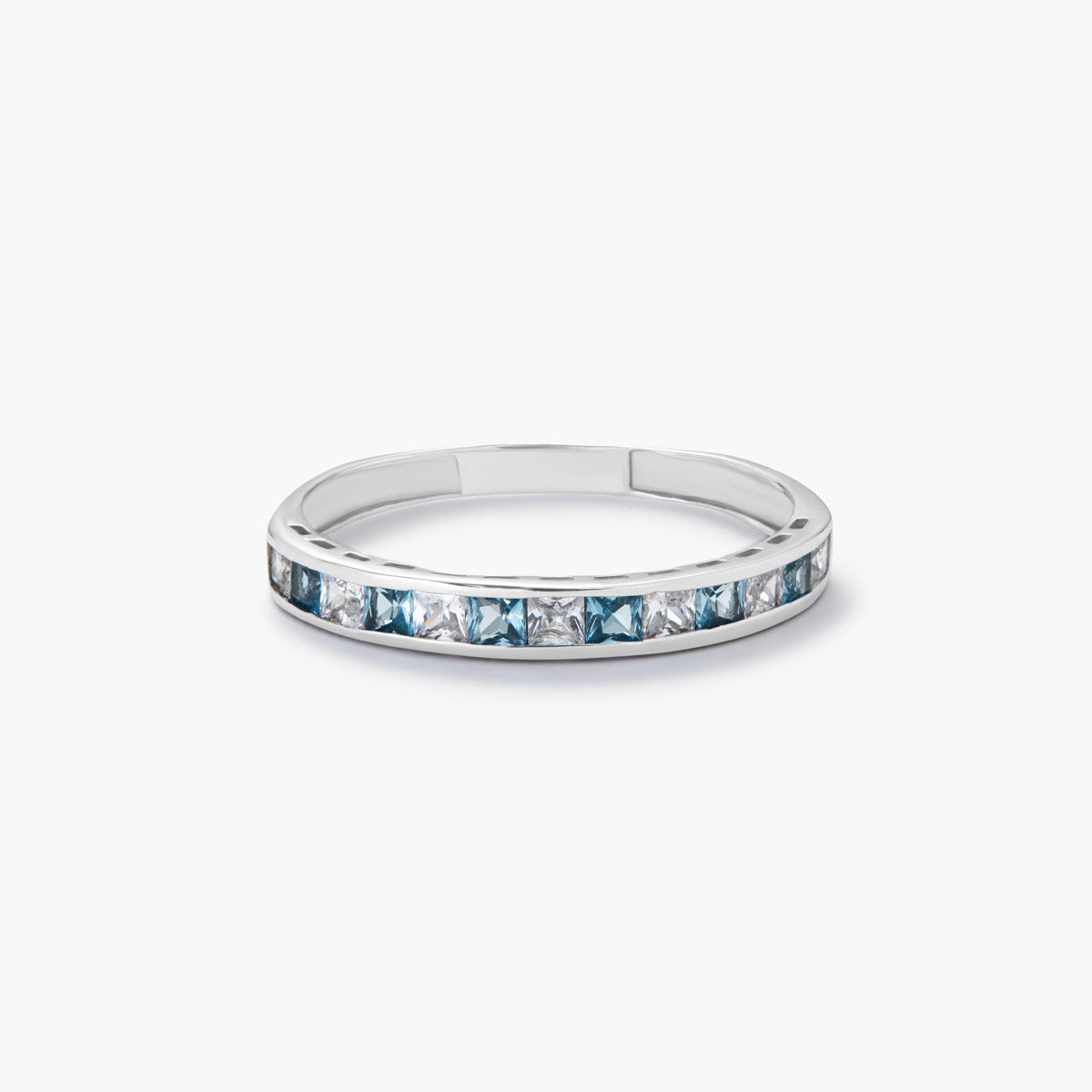 Anillo de oro blanco 18K 