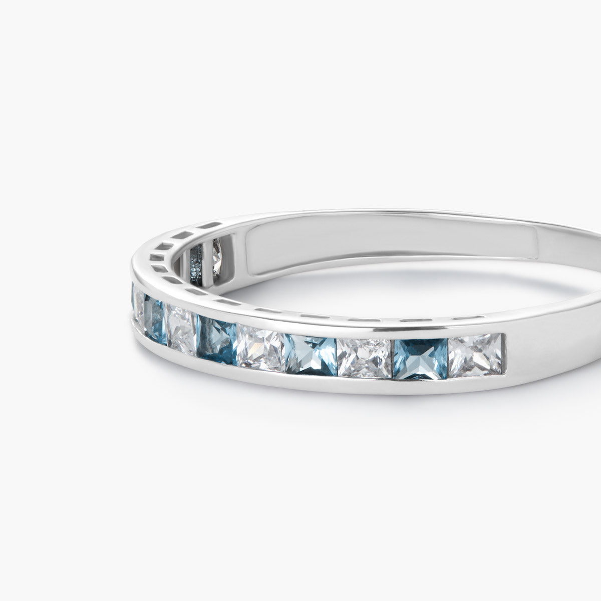 Anillo de oro blanco 18K 