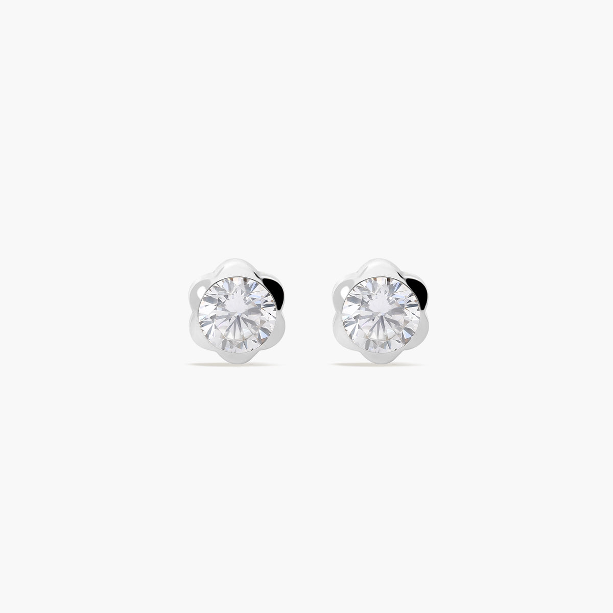 Pendientes margarita de oro blanco 18K circonitas para bebé 5 mm