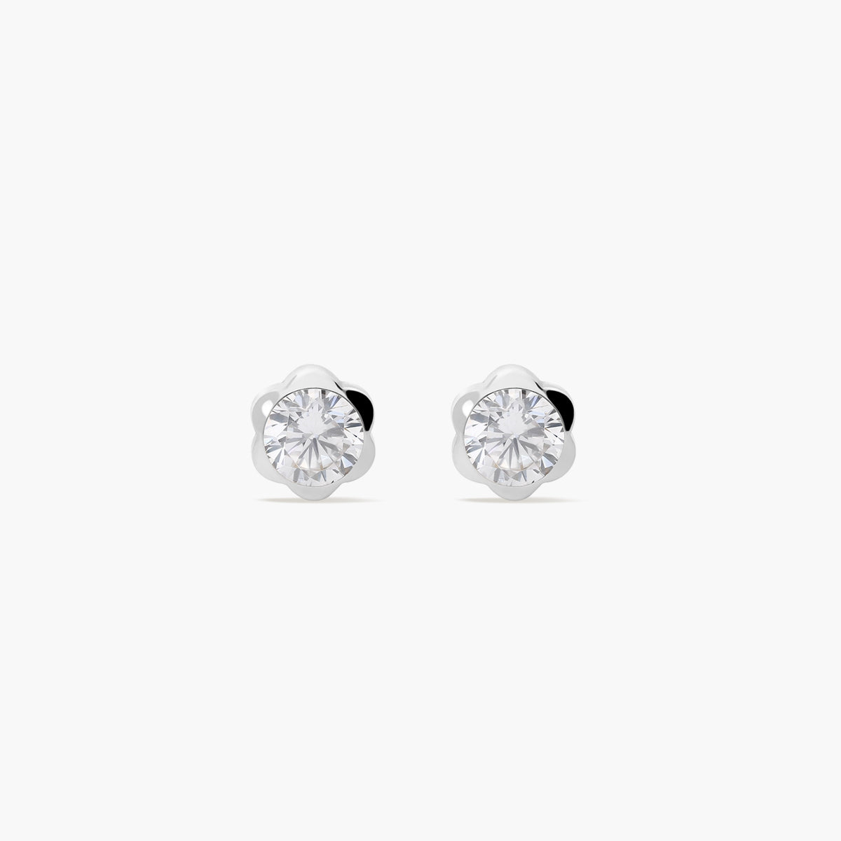 Pendientes margarita de oro blanco 18K circonitas para bebé 4 mm