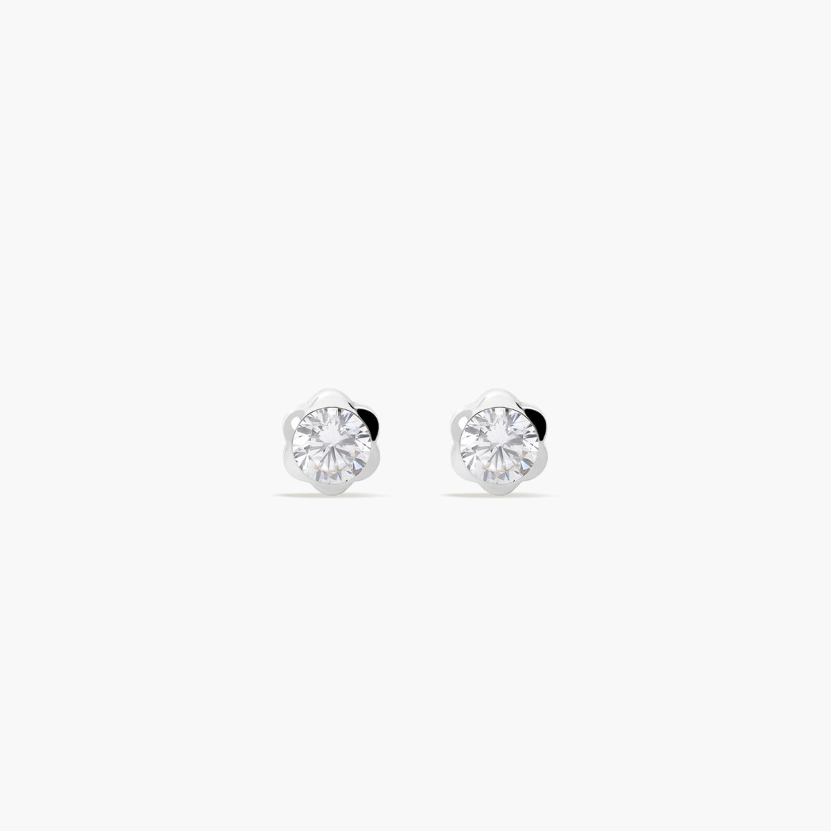 Pendientes margarita de oro blanco 18K circonitas para bebé 3 mm