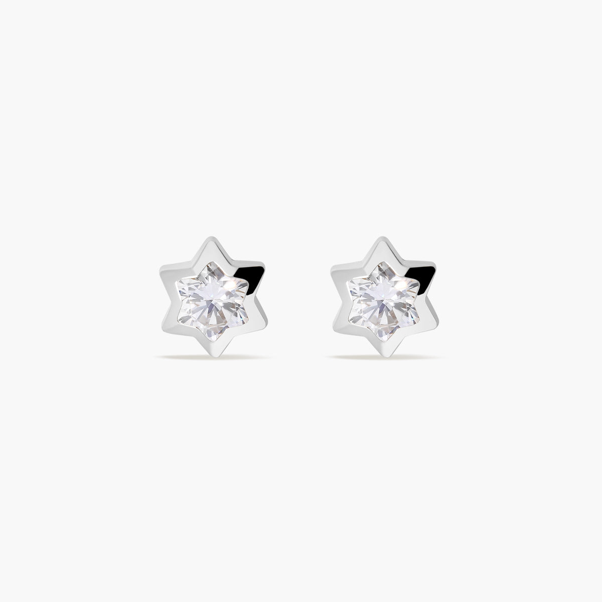 Pendientes estrella de oro blanco 18K circonitas 6 mm