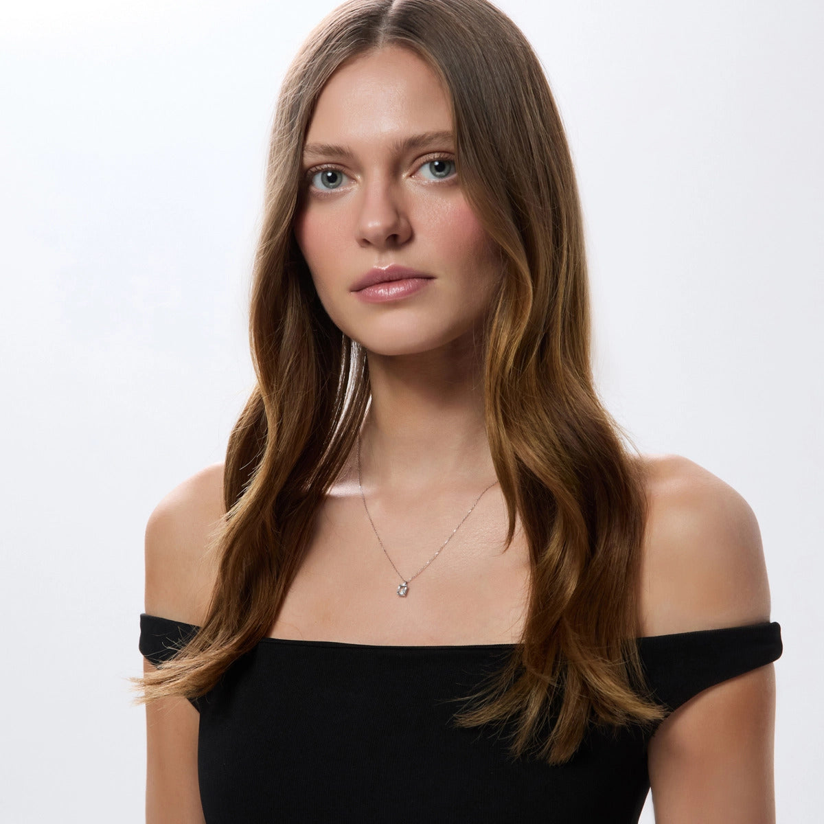 Collar cuadrado de oro blanco 18K diamante natural 0.02 ct. aguamarina 7 mm GLACIER