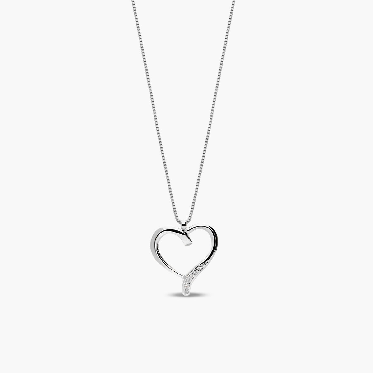Collar silueta corazón de oro blanco 18K diamante natural 0.02 ct. 18 mm