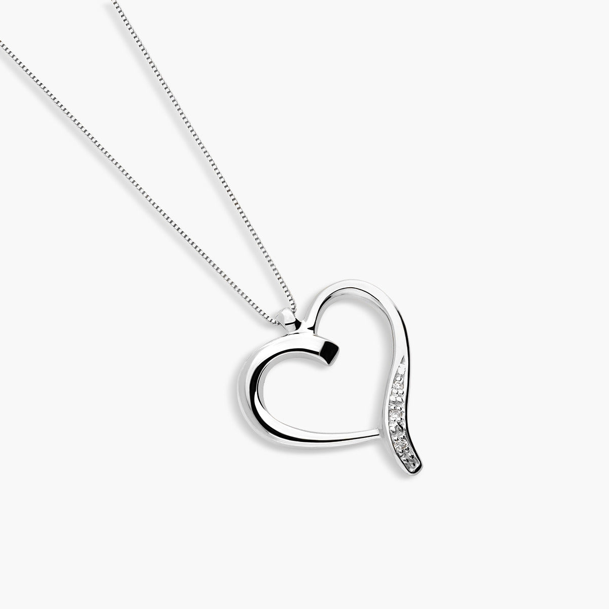 Collar silueta corazón de oro blanco 18K diamante natural 0.02 ct. 18 mm