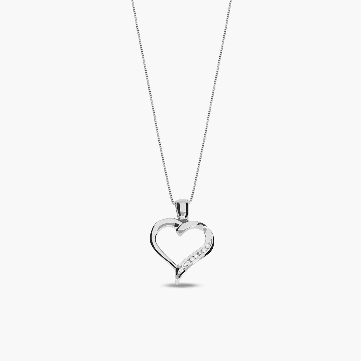Collar silueta corazón de oro blanco 18K diamante natural 0.05 ct. 16 mm