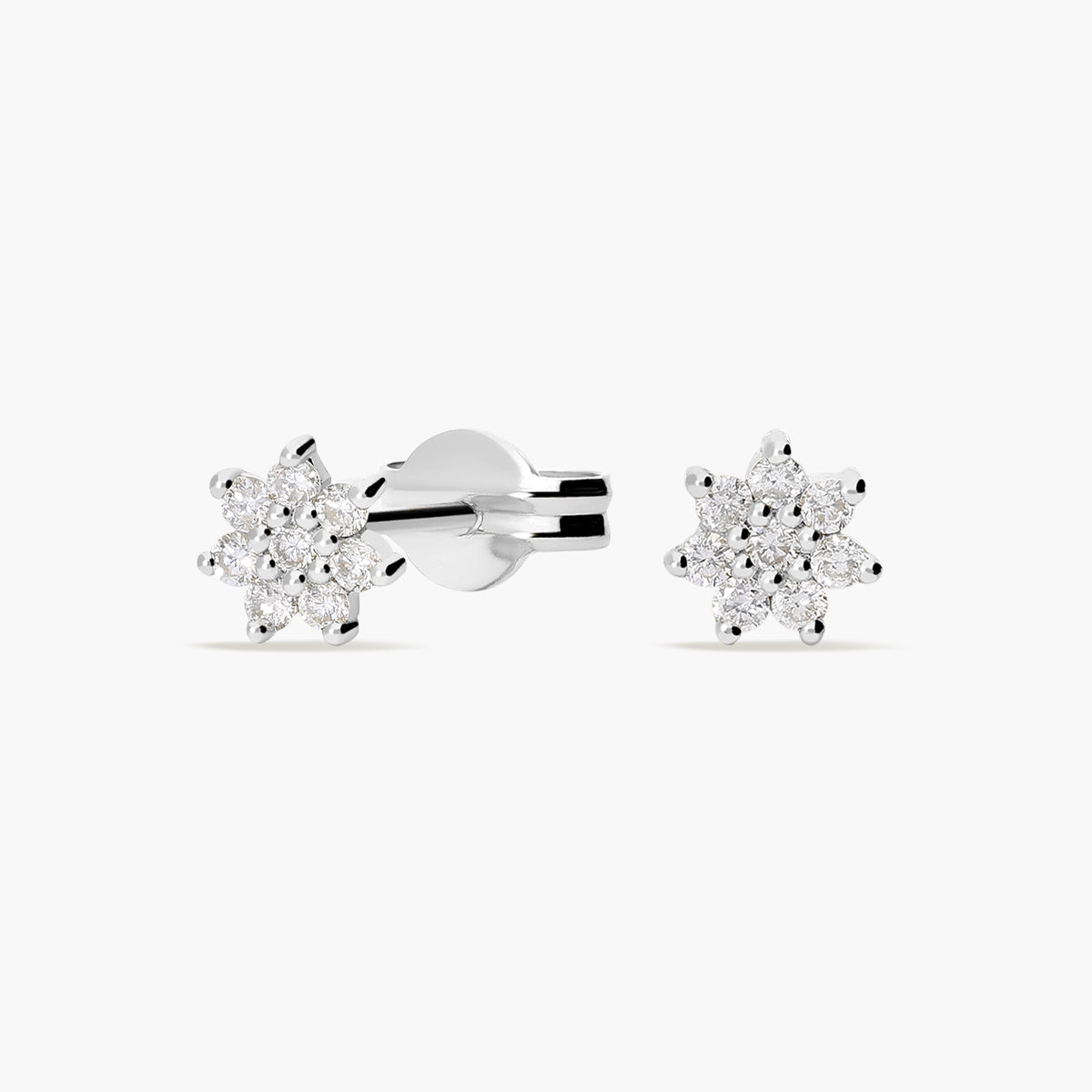 Pendientes de oro blanco 18K diamante natural 0.16 ct. 4 mm