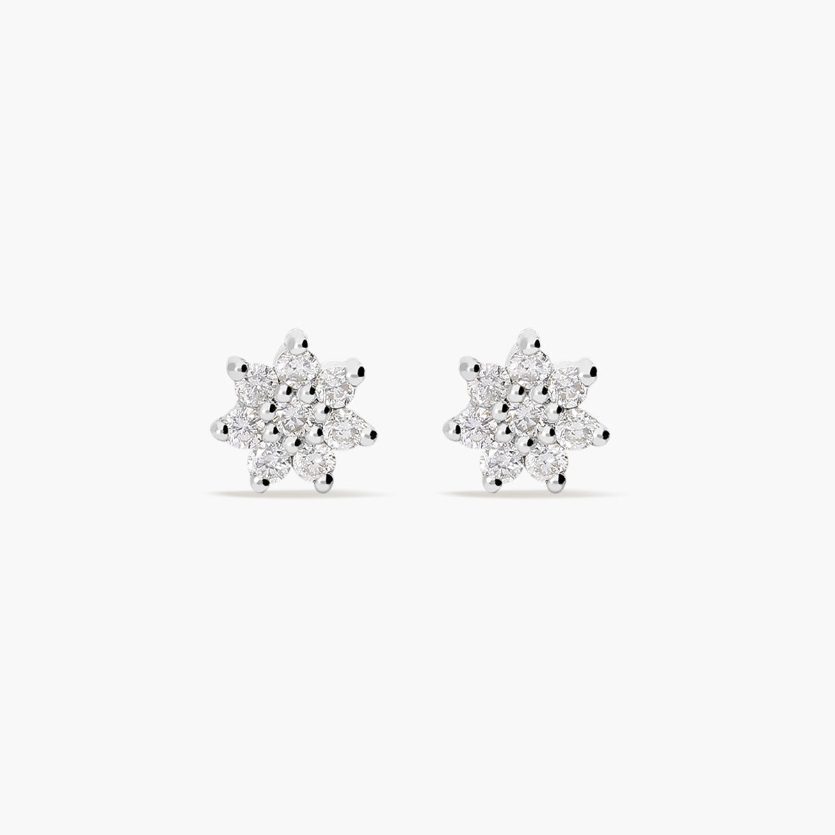 Pendientes de oro blanco 18K diamante natural 0.16 ct. 4 mm