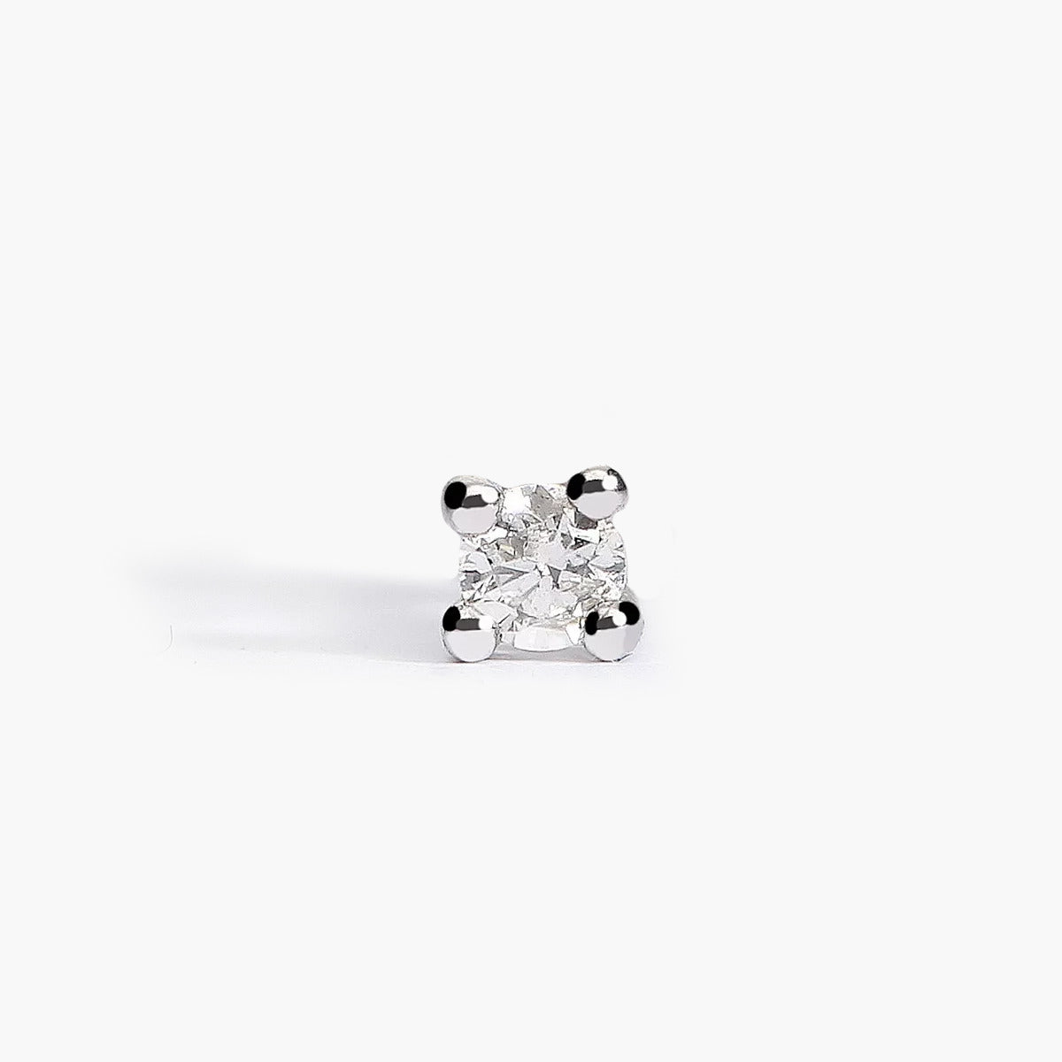 Piercing de oreja de oro blanco 18K diamante natural 0.05 ct. 2 mm