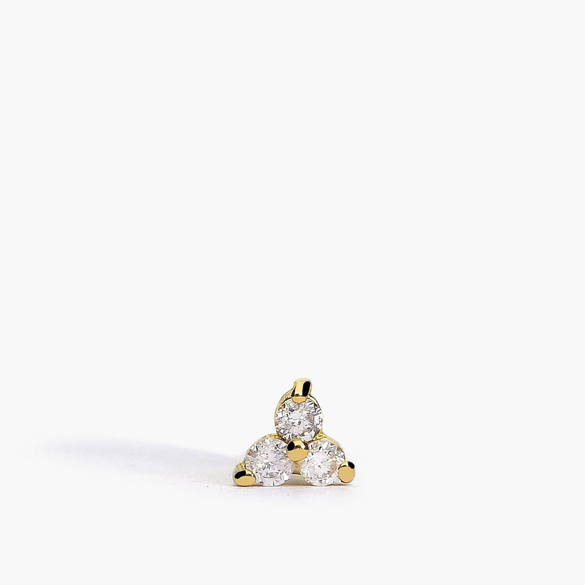 Piercing de oreja de oro 18K diamante natural 0.06 ct. trébol 3 mm