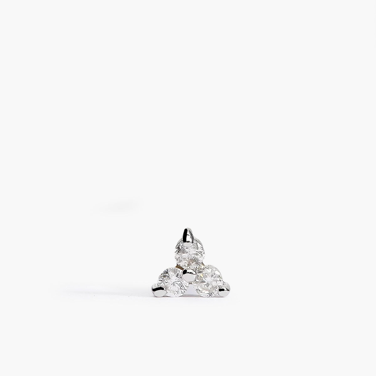 Piercing de oreja de oro blanco 18K diamante natural 0.06 ct. trébol 3 mm