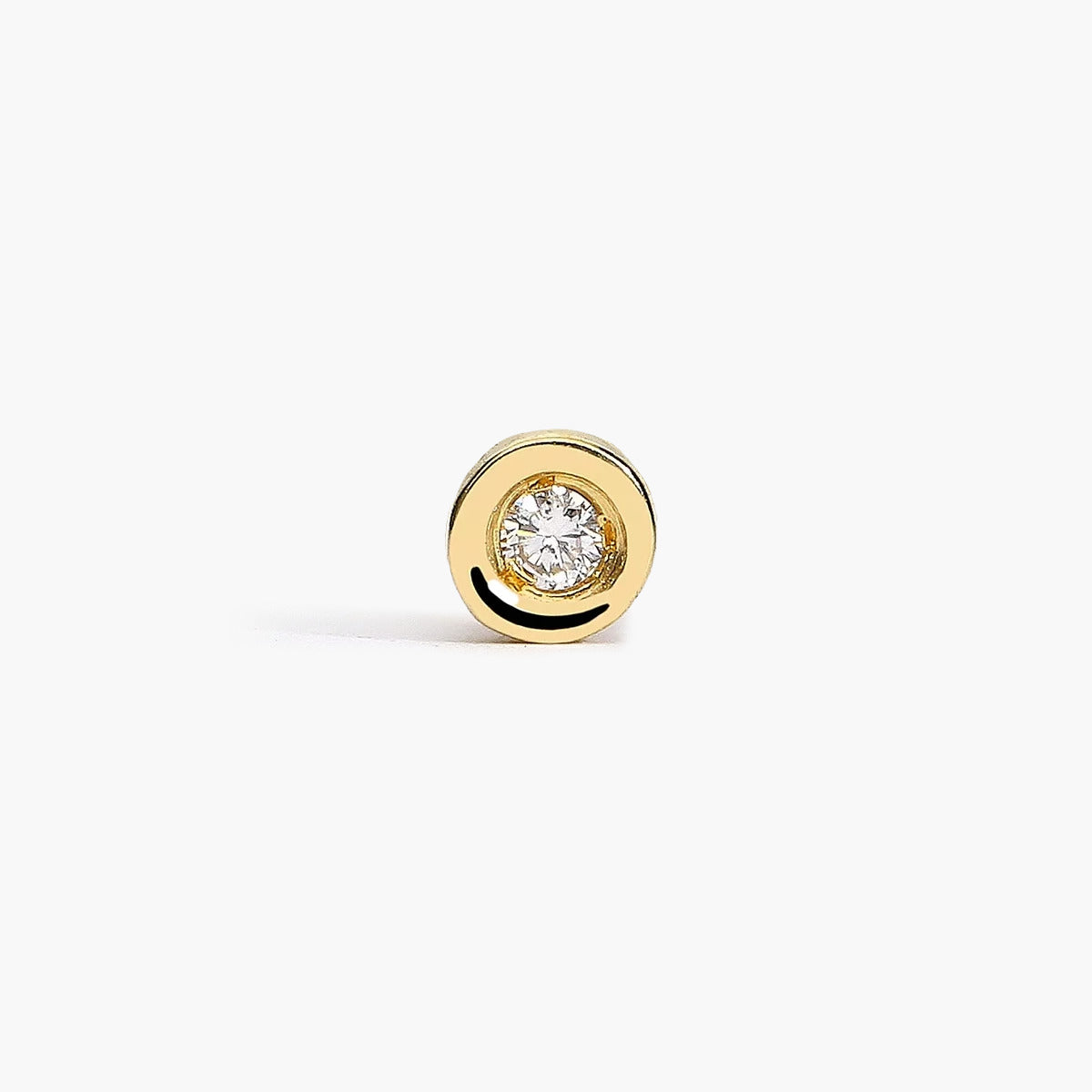 Piercing de oreja de oro 18K diamante natural 0.03 ct. redondo 3 mm