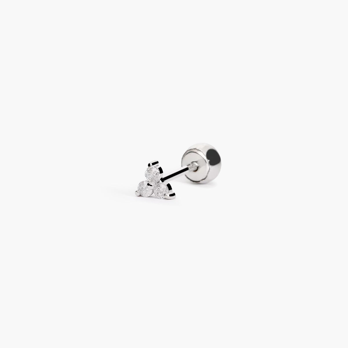 Piercing de oreja de oro blanco 18K diamante natural 0.06 ct. trébol 3 mm