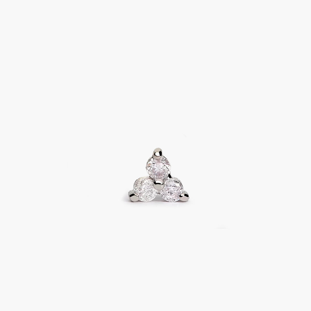 Piercing de oreja de oro blanco 18K diamante natural 0.06 ct. trébol 3 mm
