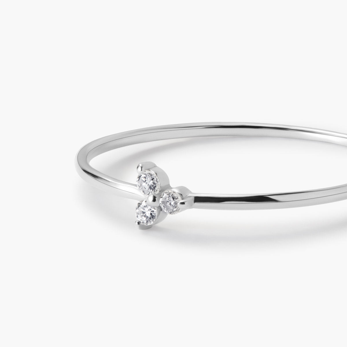 Anillo de oro blanco 18K diamante natural 0.055 ct.