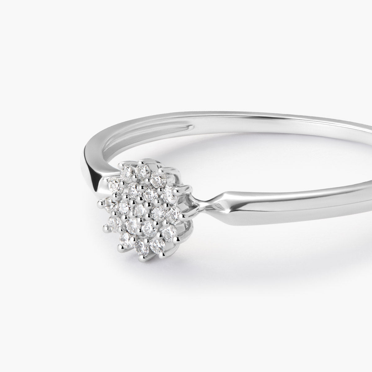 Anillo de oro blanco 18K diamante natural 0.07 ct. 