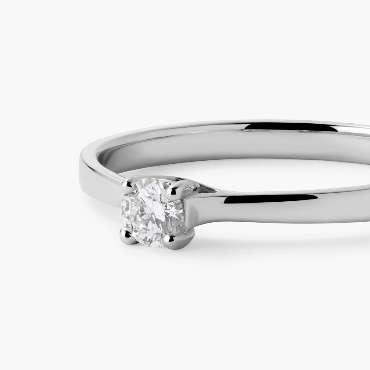 Anillo de oro blanco 18K diamante natural 0.15 ct. MOON