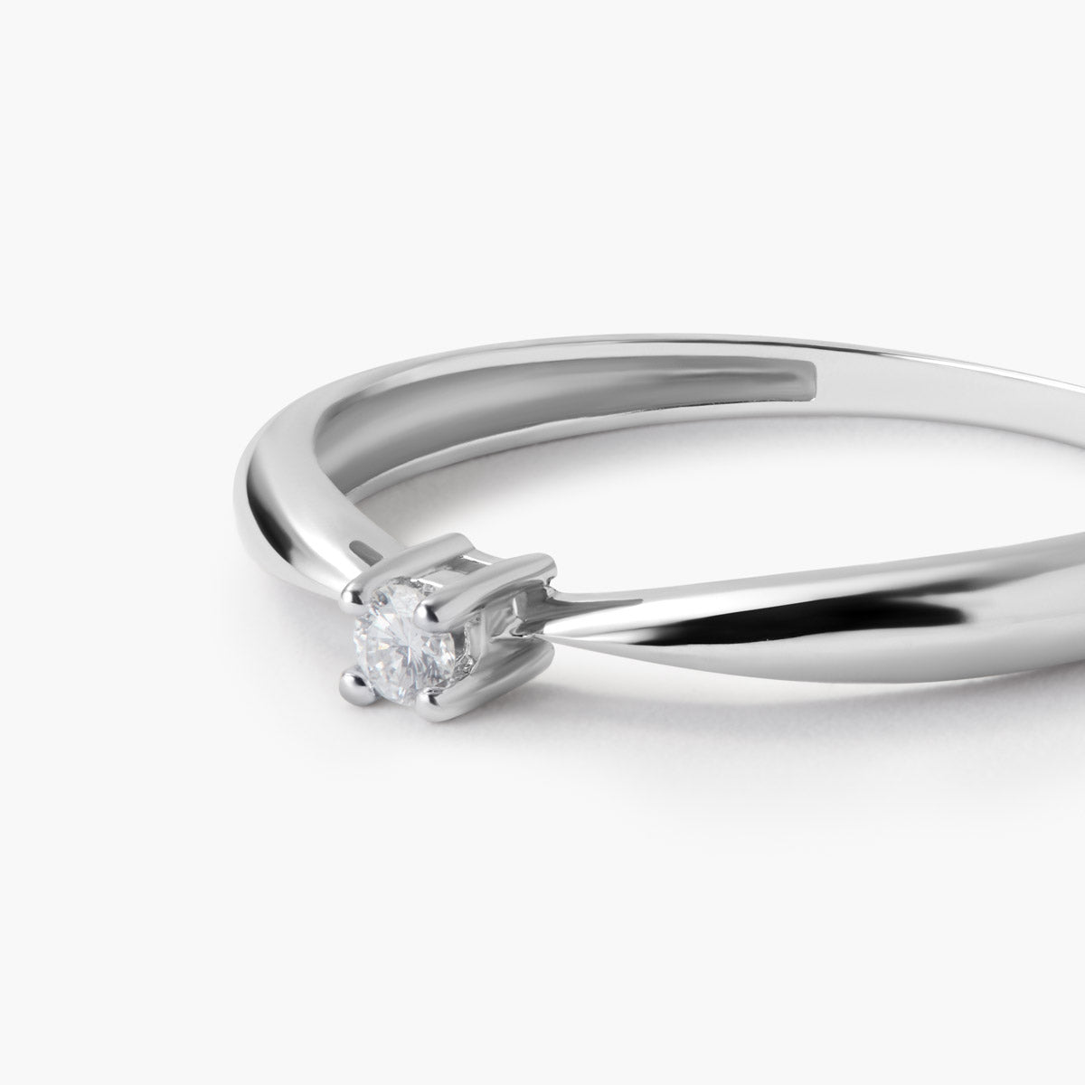 Anillo de oro blanco 18K diamante natural 0.05 ct. MOON