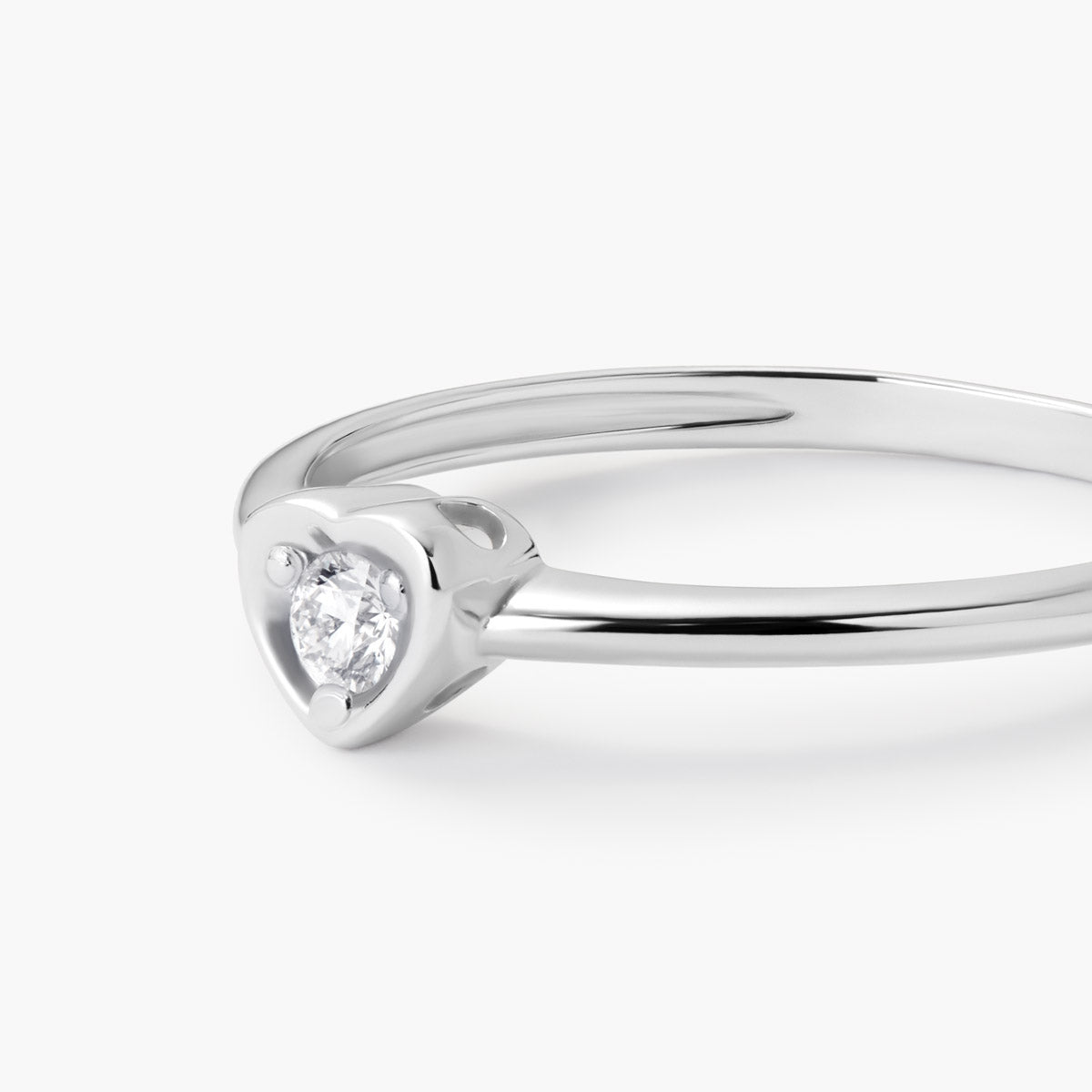 Anillo de oro blanco 18K diamante natural 0.07 ct.
