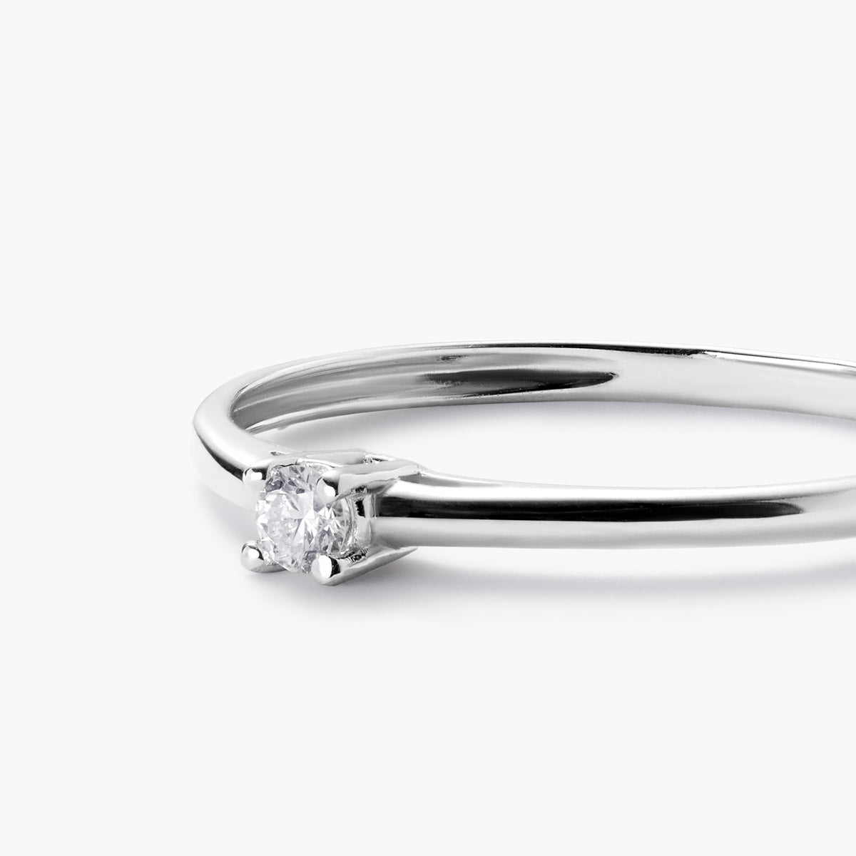Anillo de oro blanco 18K diamante natural 0.05 ct. MOON