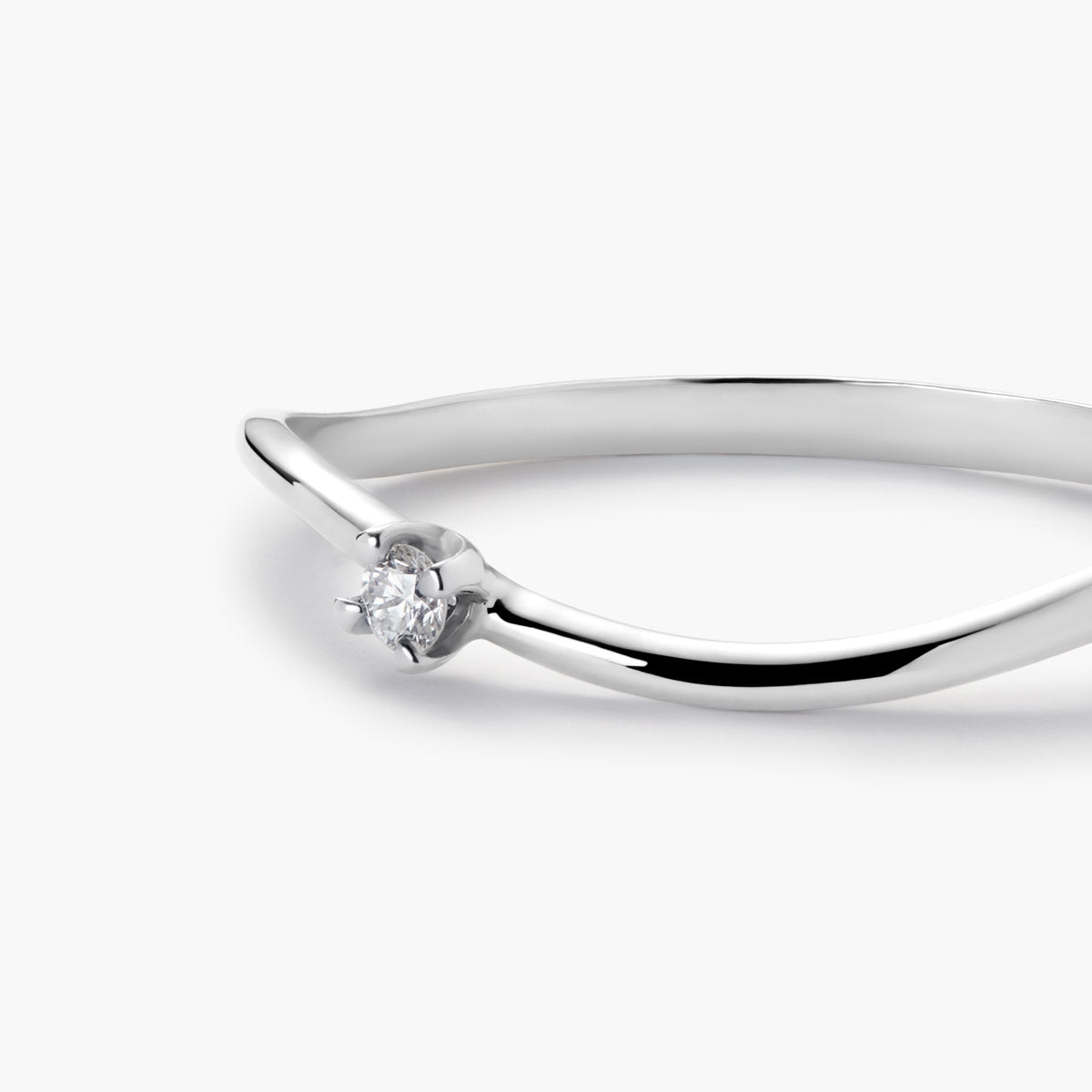 Anillo de oro blanco 18K diamante natural 0.03 ct. SWIRL