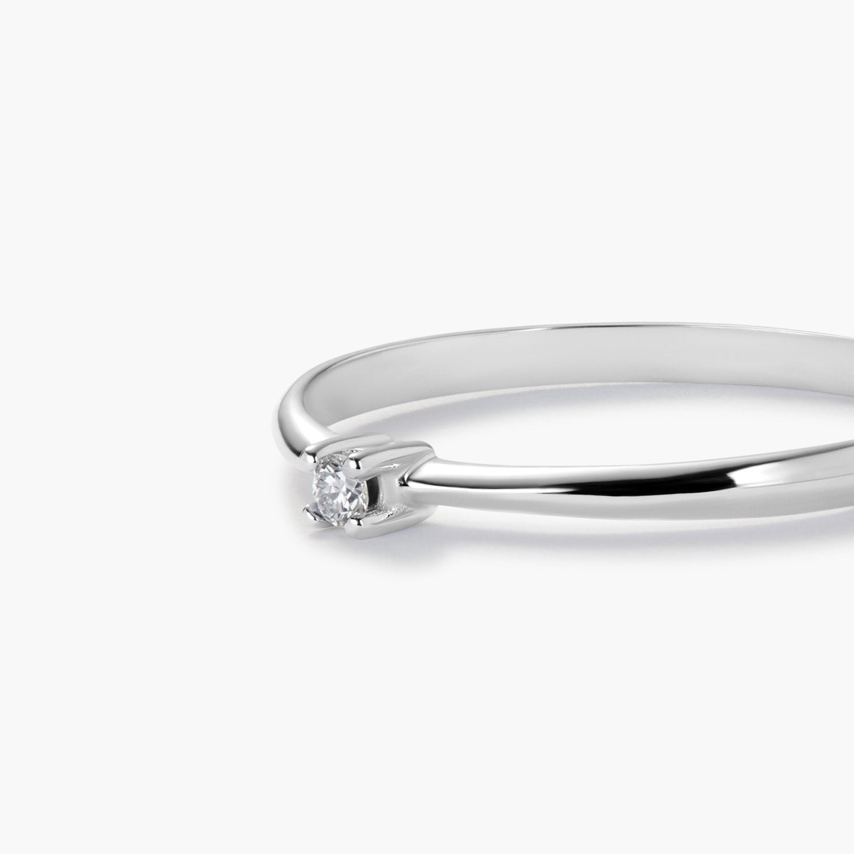 Anillo de oro blanco 18K diamante natural 0.03 ct. MOON