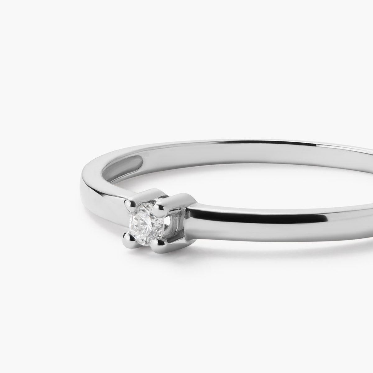Anillo de oro blanco 18K diamante natural 0.05 ct. MOON
