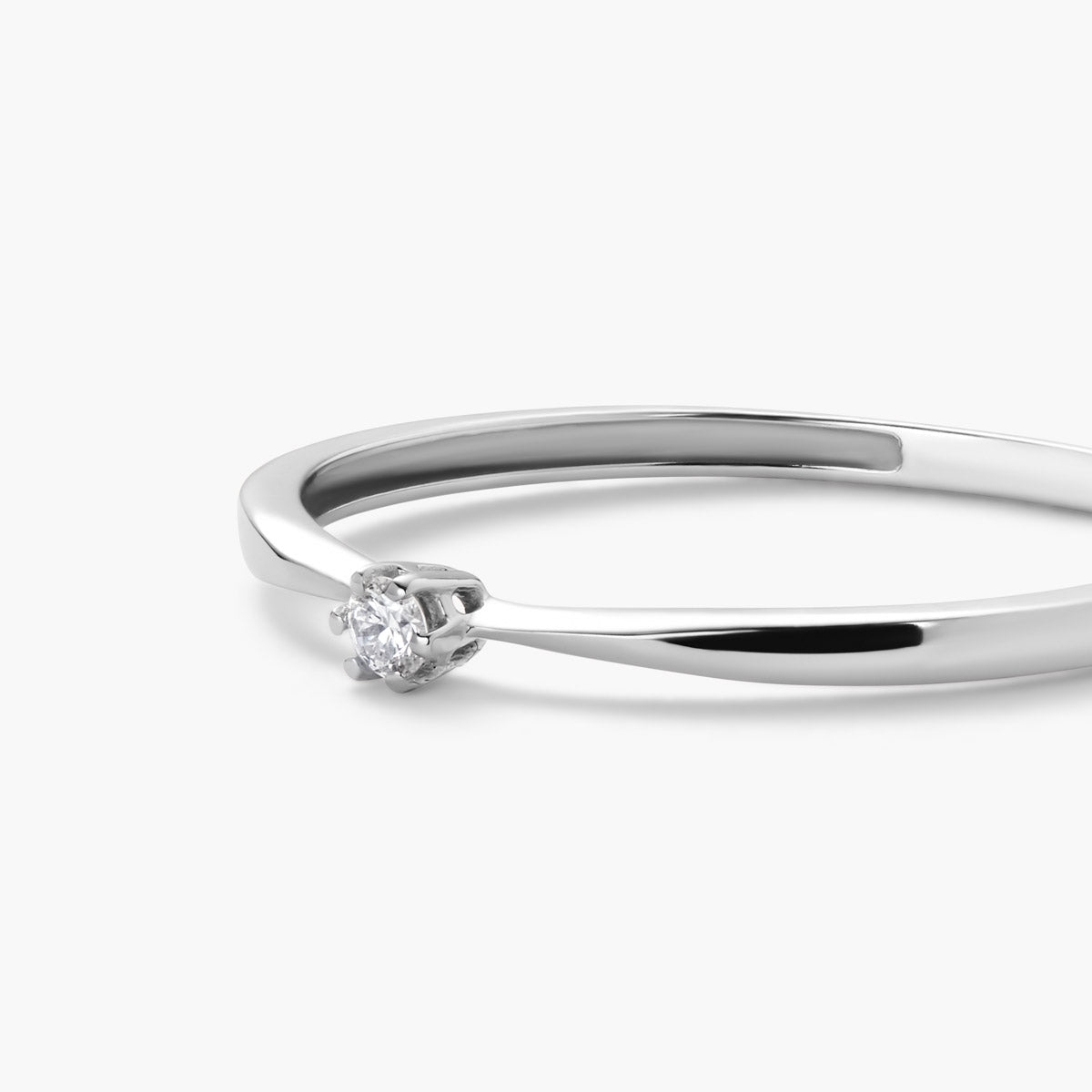 Anillo de oro blanco 18K diamante natural 0.03 ct. MOON
