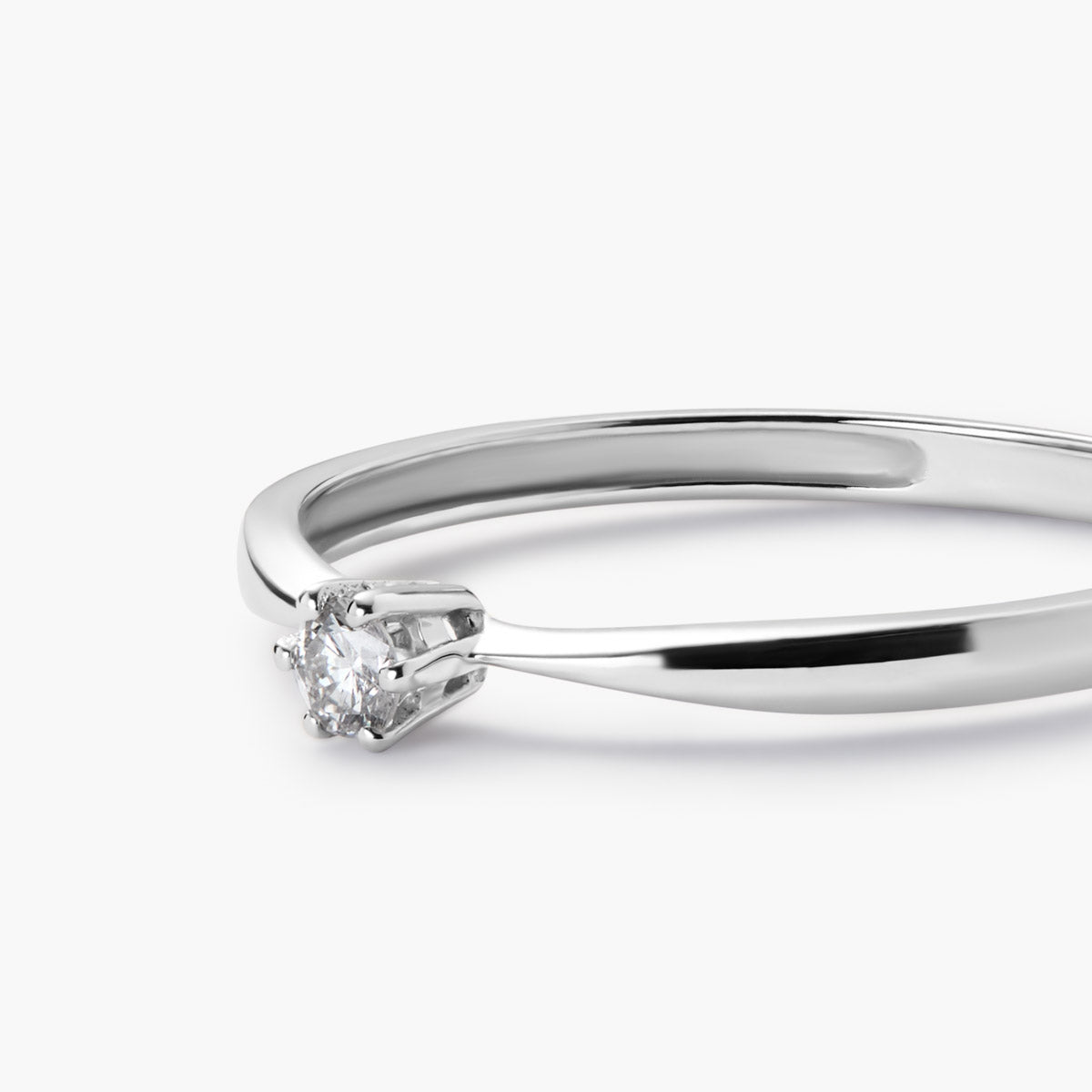 Anillo de oro blanco 18K diamante natural 0.07 ct. MOON