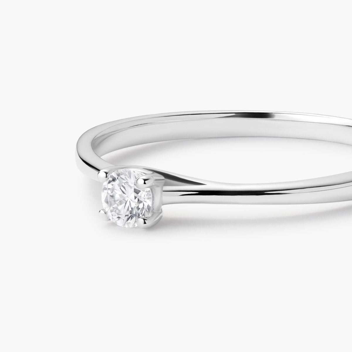Anillo de oro blanco 18K diamante natural 0.12 ct. MOON