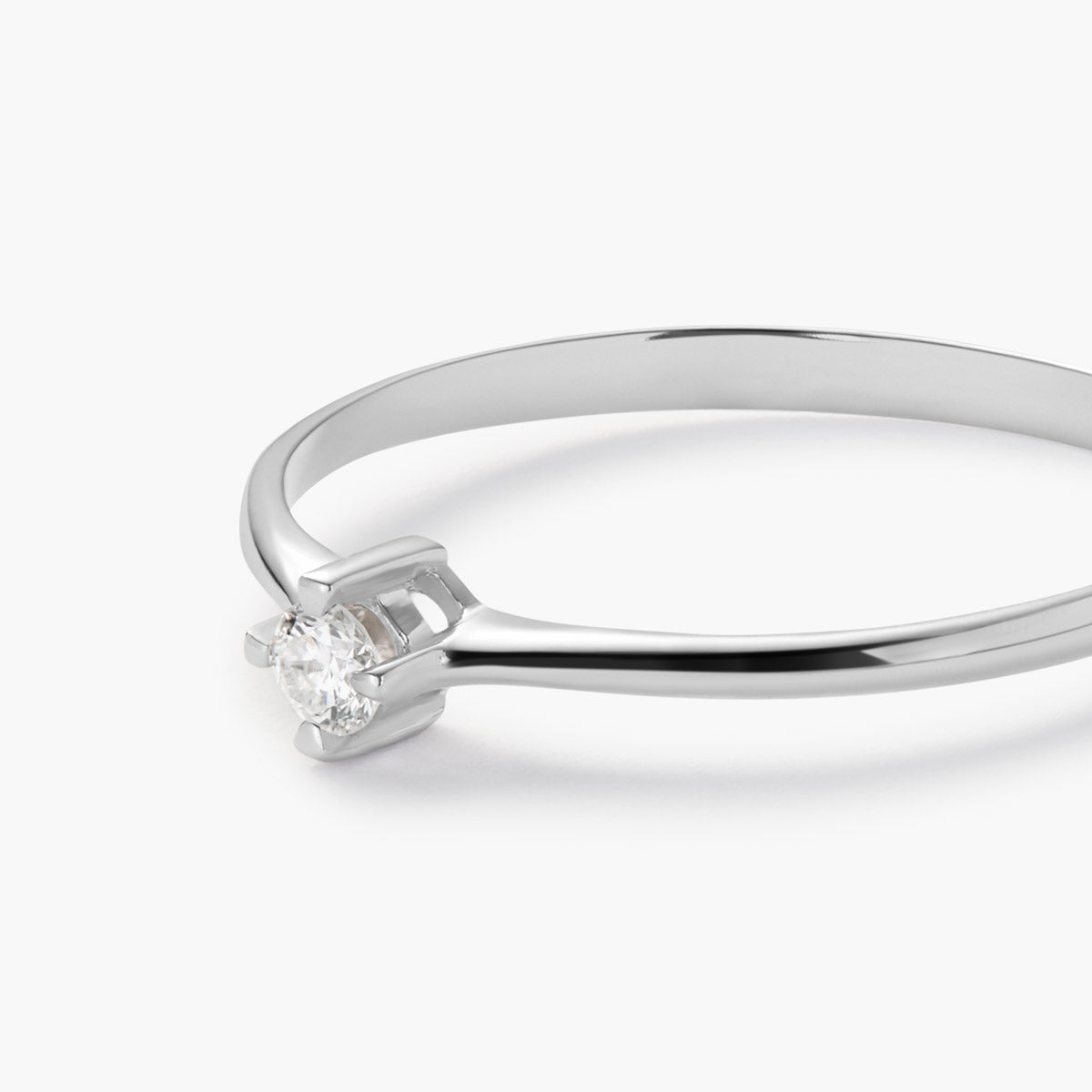 Anillo de oro blanco 18K diamante natural 0.07 ct. MOON