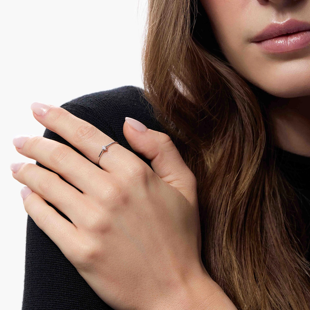 Anillo de oro blanco 18K diamante natural 0.07 ct. MOON