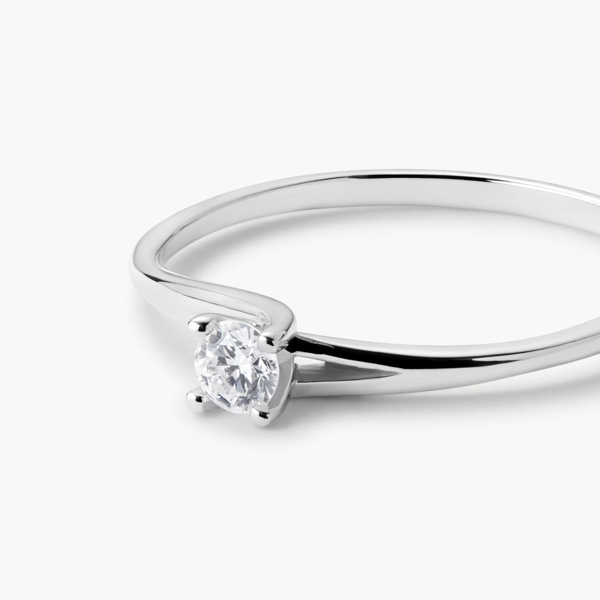 Anillo de oro blanco 18K diamante natural 0.12 ct. SWIRL